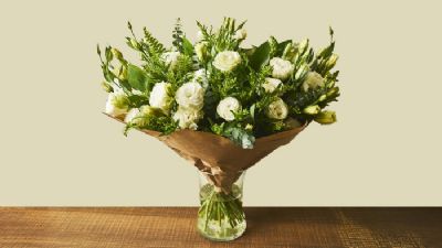 זר פרחים ליזיאנטוס לבן